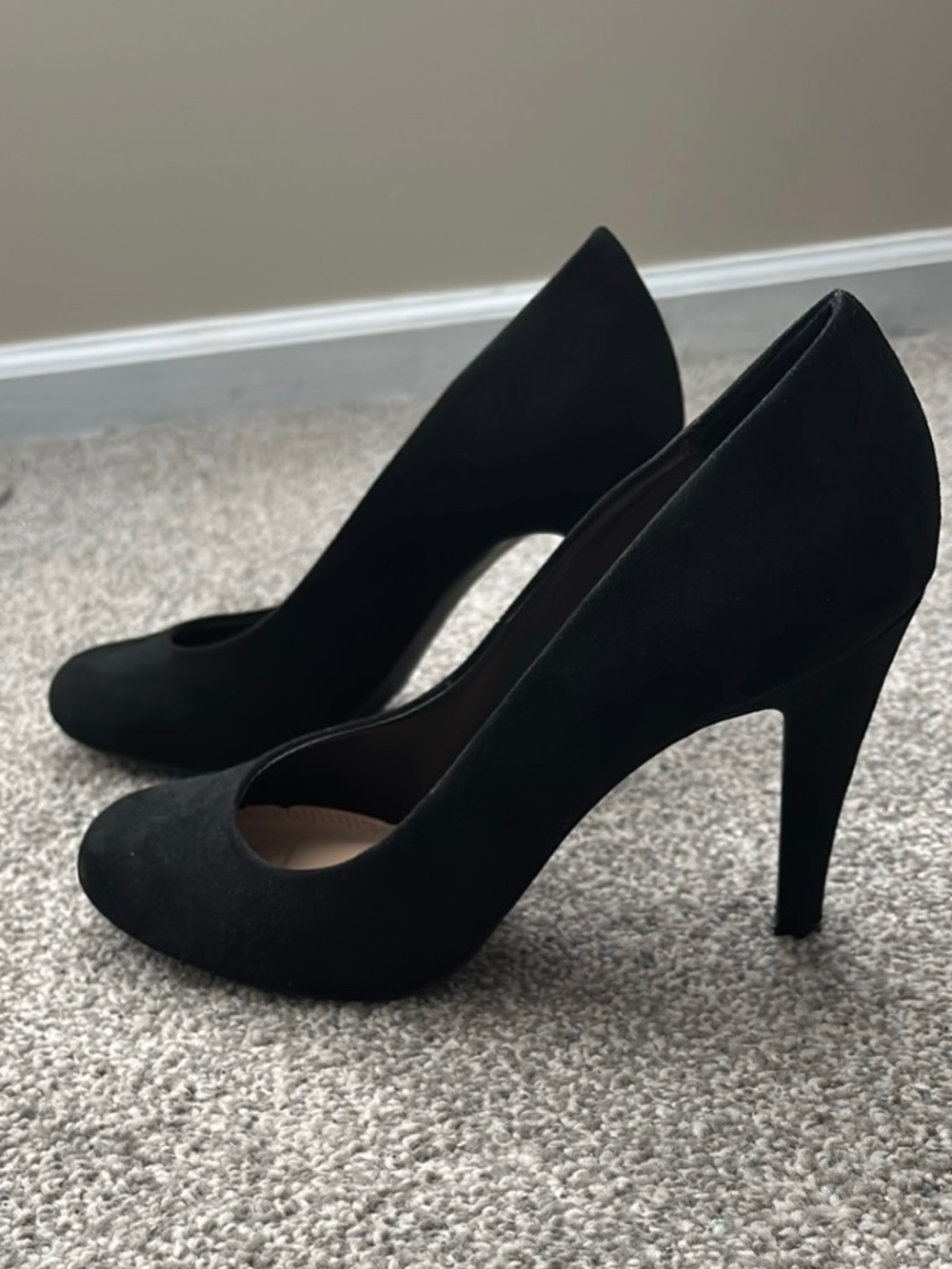 Kelly & Katie suede pumps